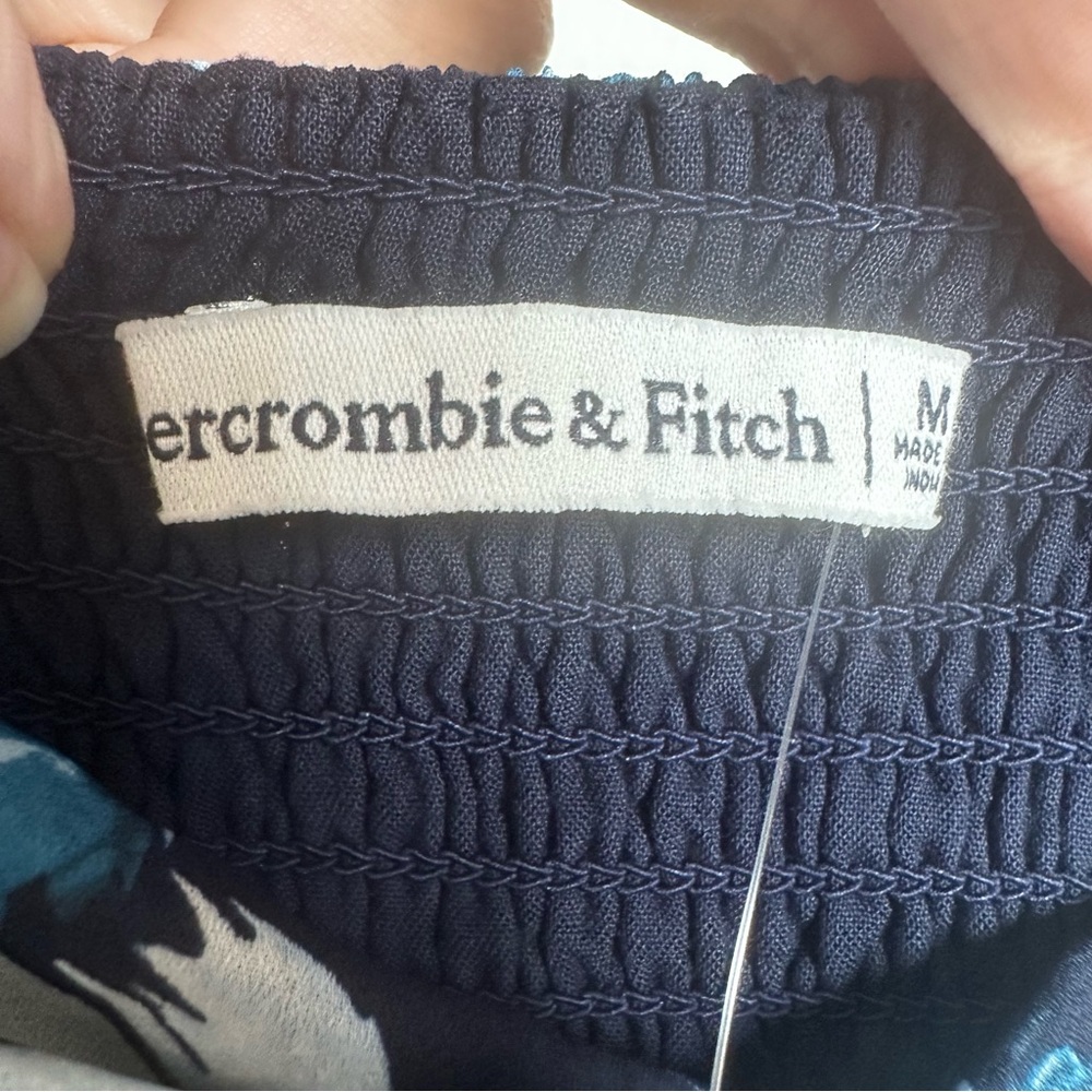 NWT Abercrombie & Fitch Blouse Women’s size Medium black blue floral smocked top - Picture 5 of 11